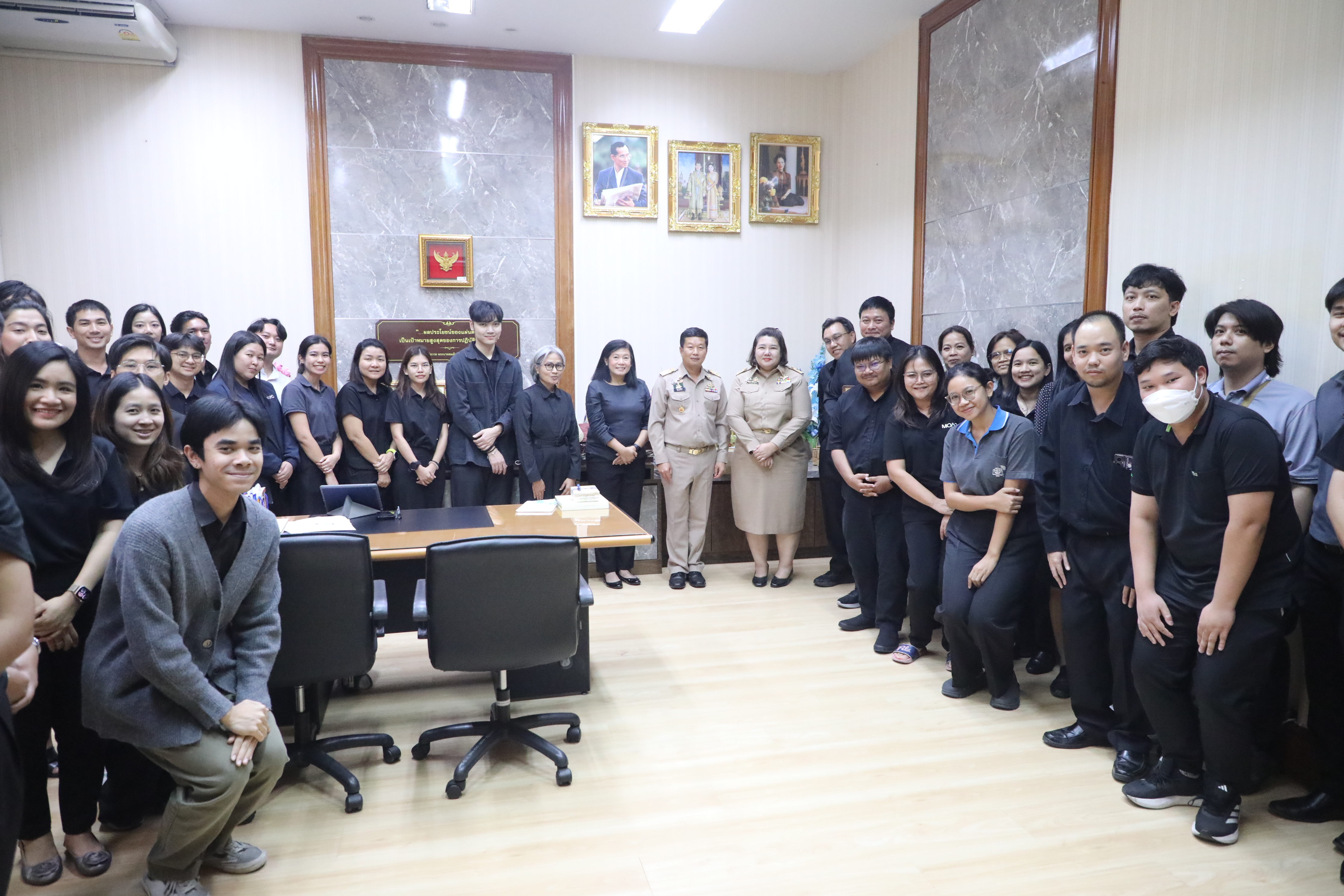 title - ส.ป.ก. ร่วมกัน สวัสดีปีใหม่ ผู้บริหารสำนักงานการปฏิรูปที่ดินเพื่อเกษตรกรรม พร้อมรับพรต้อนรับปีใหม่ 2569